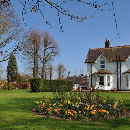 Hookwood Lodge London Gatwick ホーリー エクステリア 写真