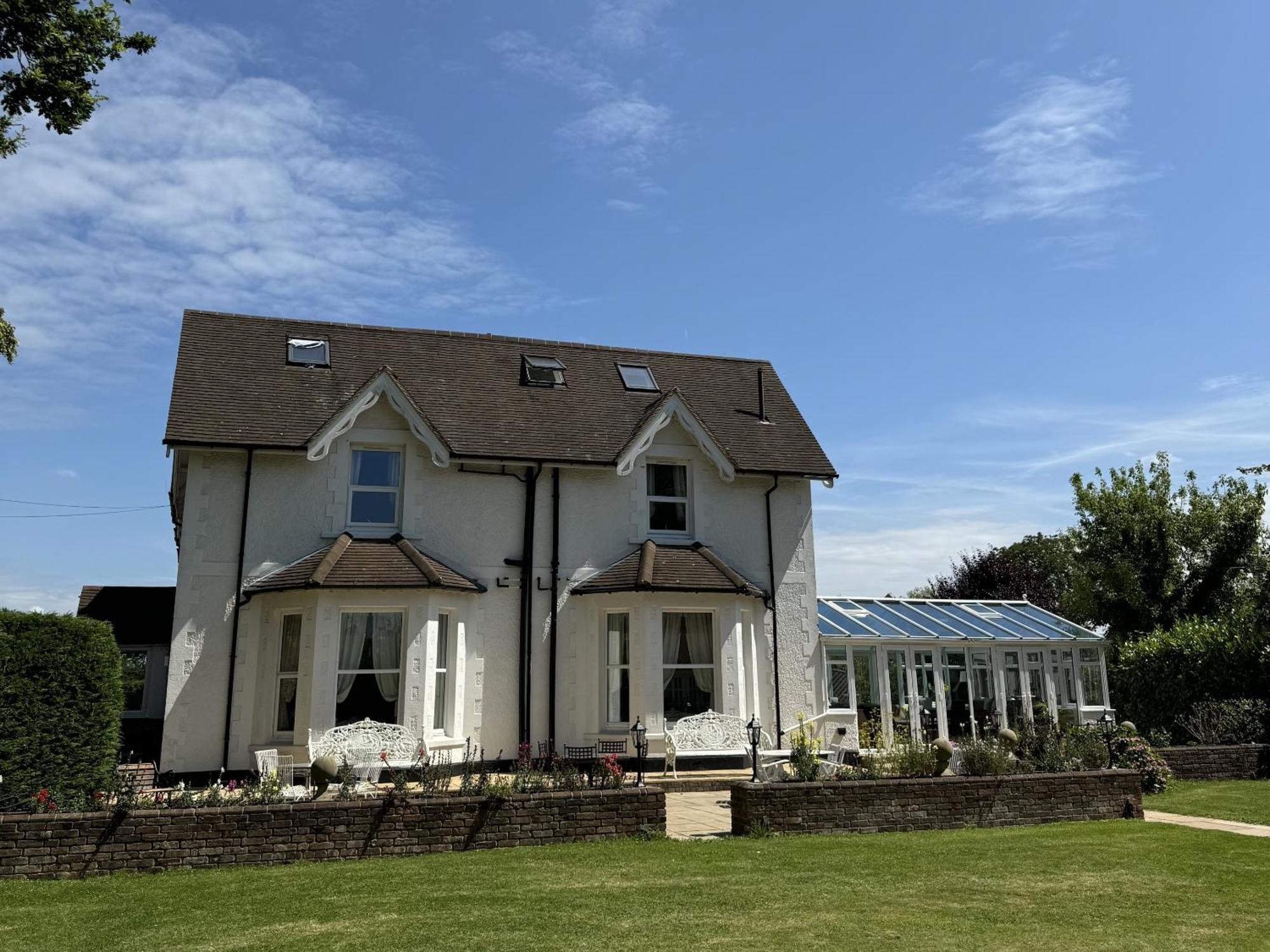 Hookwood Lodge London Gatwick ホーリー エクステリア 写真
