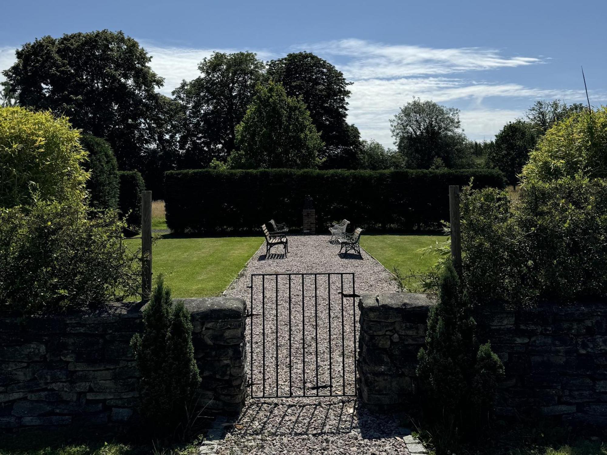 Hookwood Lodge London Gatwick ホーリー エクステリア 写真