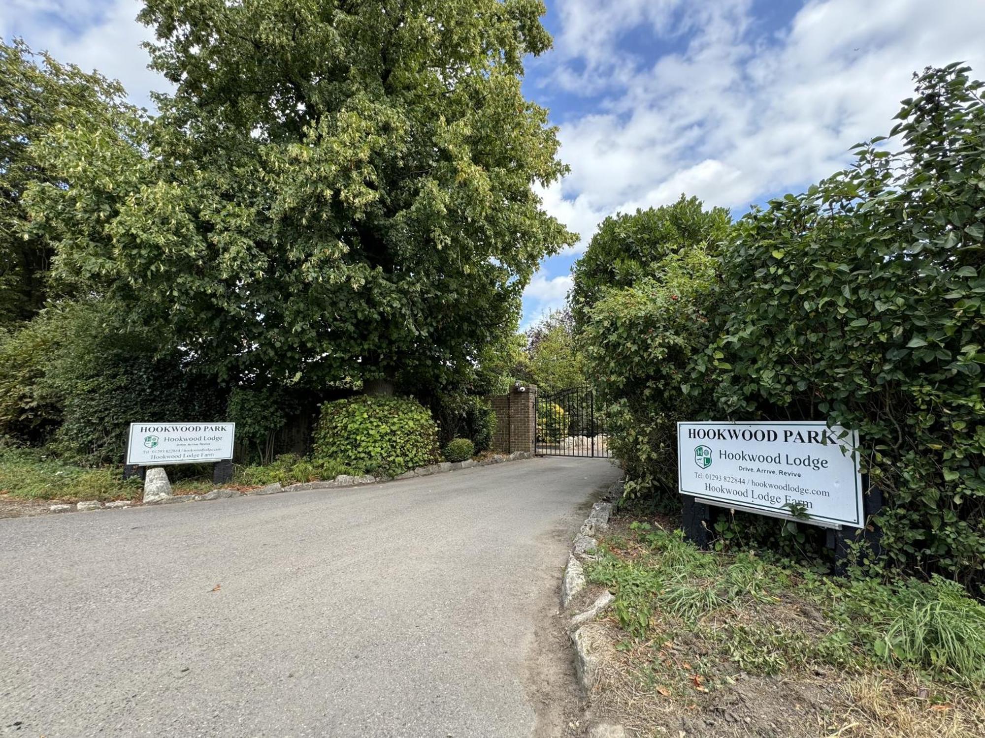 Hookwood Lodge London Gatwick ホーリー エクステリア 写真
